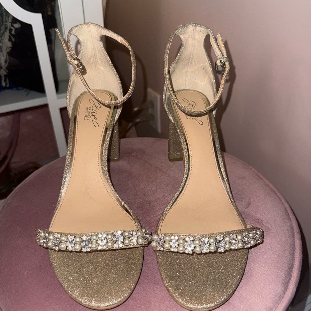 Elegant Gold Heeled Sandals with Rhinestone Detail